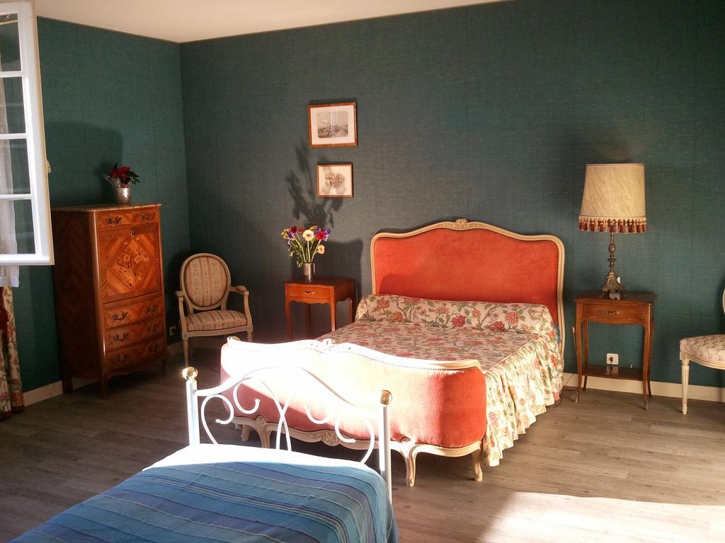 Mas Du Trezon Bed & Breakfast Cholet Oda fotoğraf